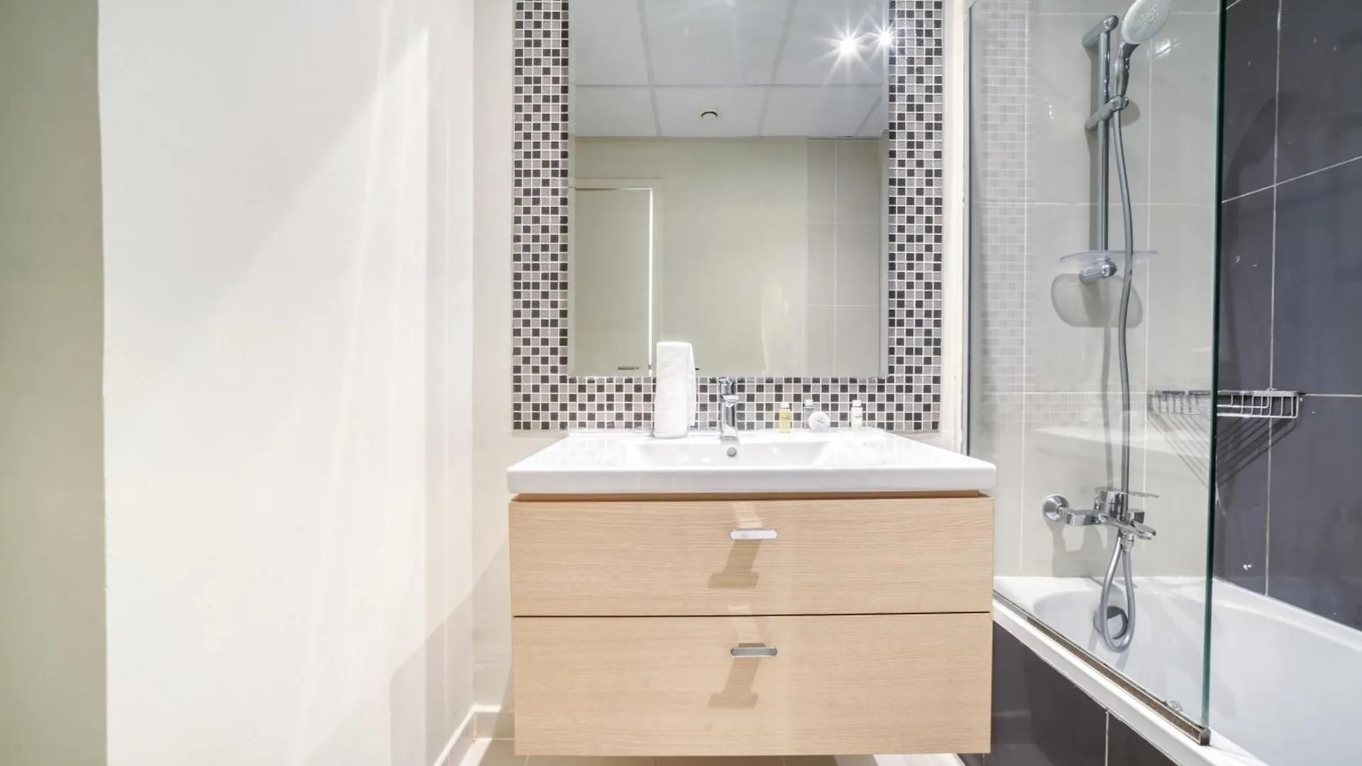 Stunning Private Pool 4 Bedroom House - Damac Hills 2 Dubai Land United Arab Emirates