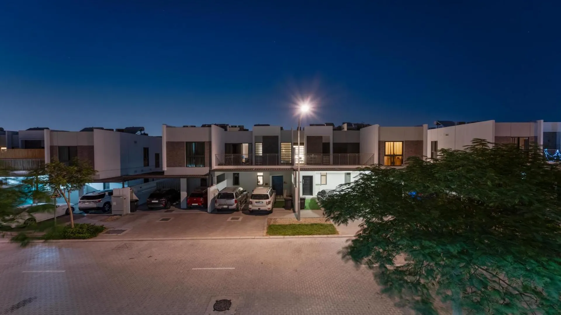Stunning Private Pool 4 Bedroom House - Damac Hills 2 Dubai Land Villa