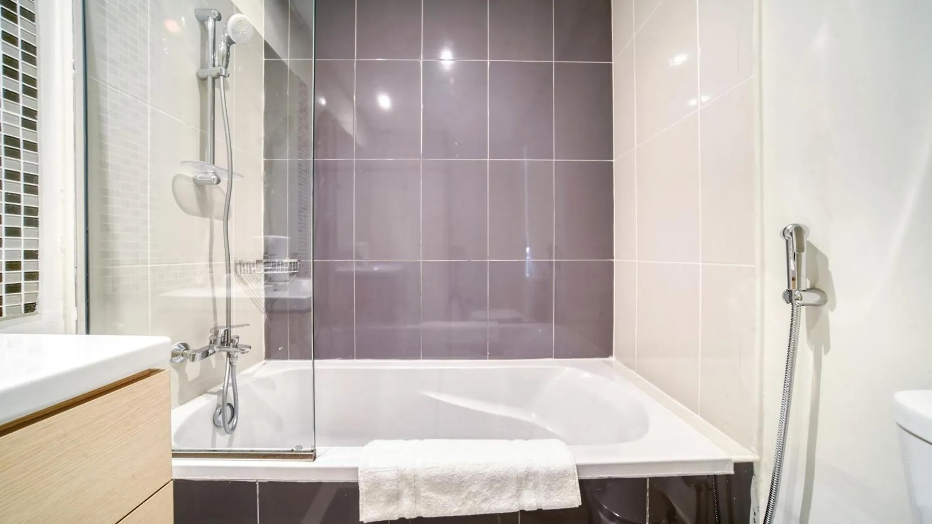 Stunning Private Pool 4 Bedroom House - Damac Hills 2 Dubai Land